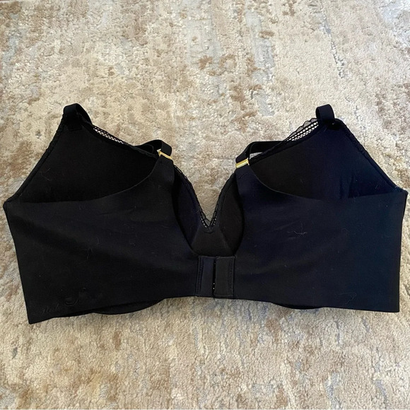 Victoria’s Secret Incredible Perfect Shape Solid Black Underwired Bra: 34DD - Picture 3 of 7
